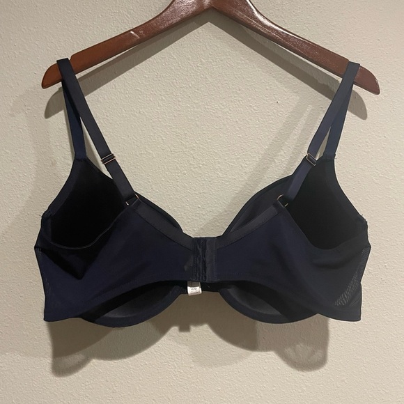 Navy Marilyn Monroe underwire Bra. Size 42 D - Picture 6 of 6